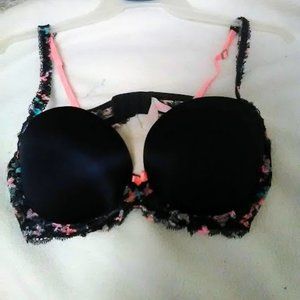 Victoria's Secret  Black  with lace trim padded ADJUSTABLE PUSH UP BRA sz 34b